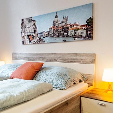 Comfy 2Br- Apartment Near Wiener Stadthalle Viena Exterior foto