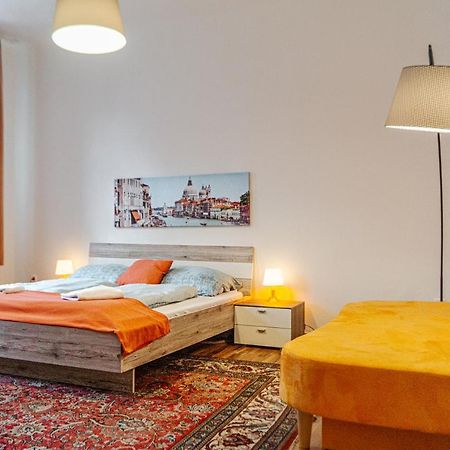 Comfy 2Br- Apartment Near Wiener Stadthalle Viena Exterior foto