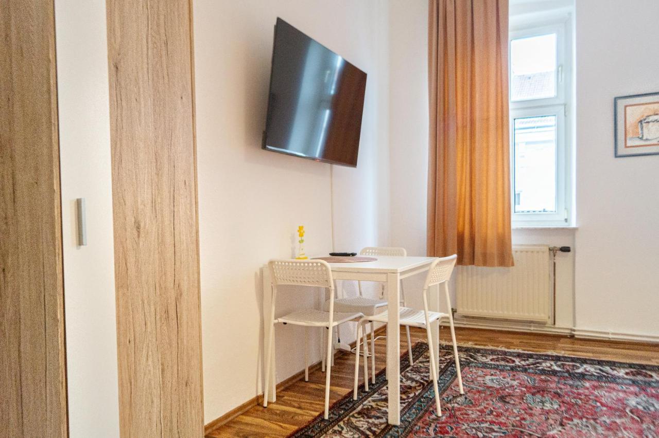 Comfy 2Br- Apartment Near Wiener Stadthalle Viena Exterior foto