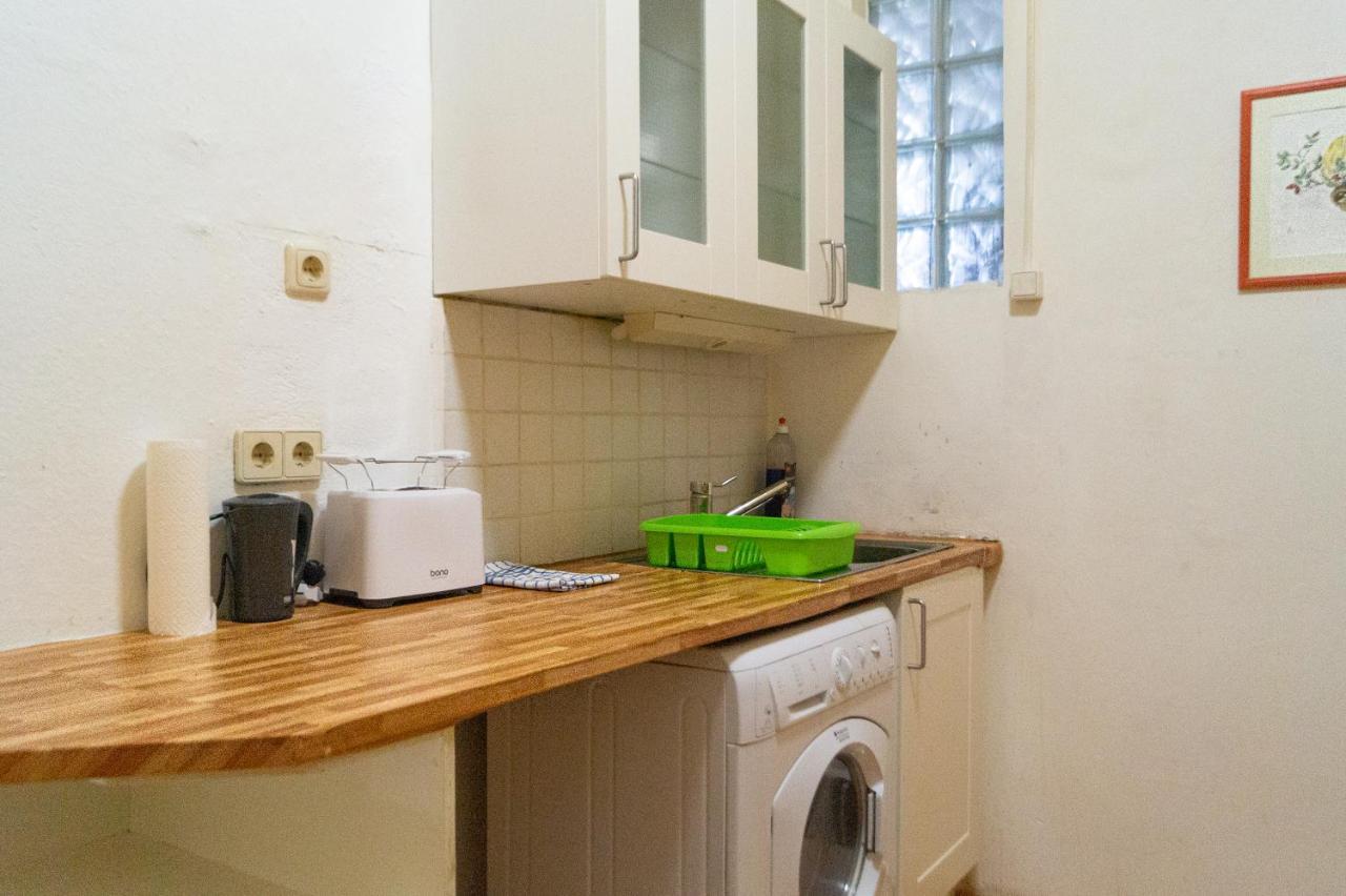 Comfy 2Br- Apartment Near Wiener Stadthalle Viena Exterior foto
